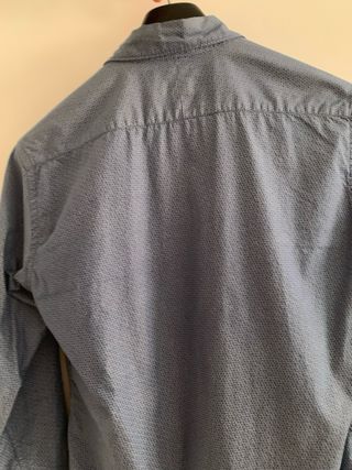 Camisa Scalpers azul con estampado. Talla 39