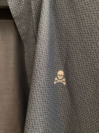 Camisa Scalpers azul con estampado. Talla 39