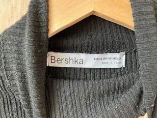 Jersey Bershka Negro Cuello Alto