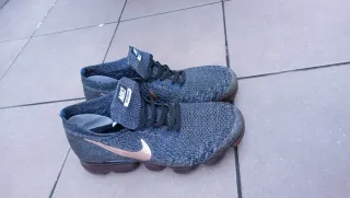 Zapatillas Nike Vapormax Negras y Doradas