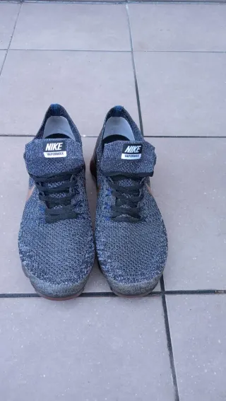 Zapatillas Nike Vapormax Negras y Doradas