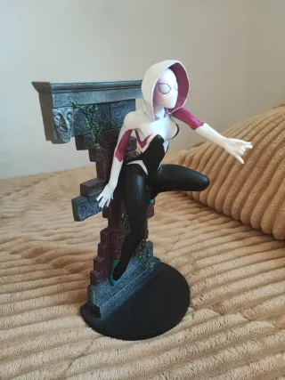 Figura Spider Gwen.  Sin Caja