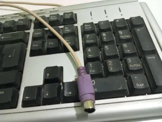 Teclado Ordenador Plata y Negro Funciona perfecto