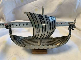 Barco Vikingo y Figura Vikingo