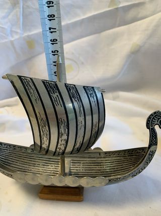 Barco Vikingo y Figura Vikingo