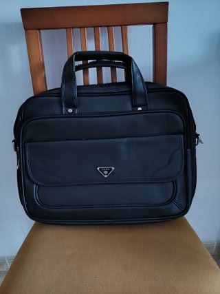 Maletín de piel negro