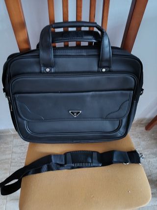 Maletín de piel negro