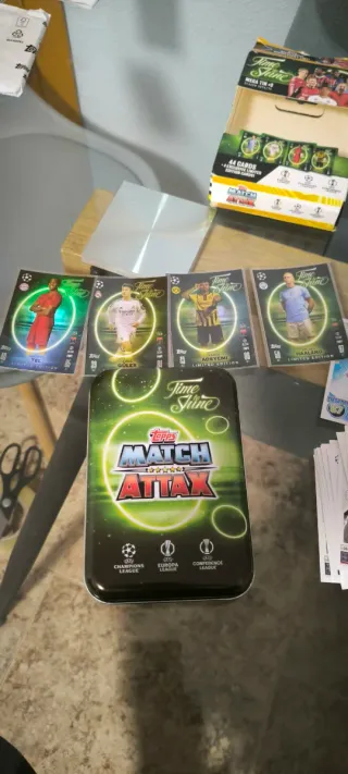 Lata + Lote de cromos Match Attax