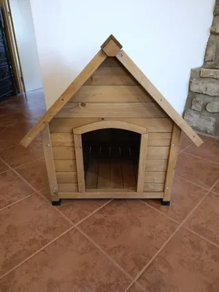 Casa para mascotas de madera