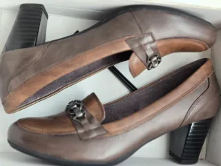 Zapatos Pitillos tacón marrón