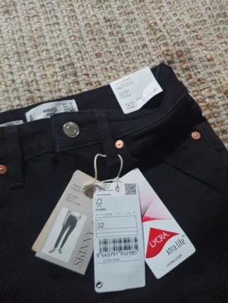 Vaqueros skinny negros Mango talla 32