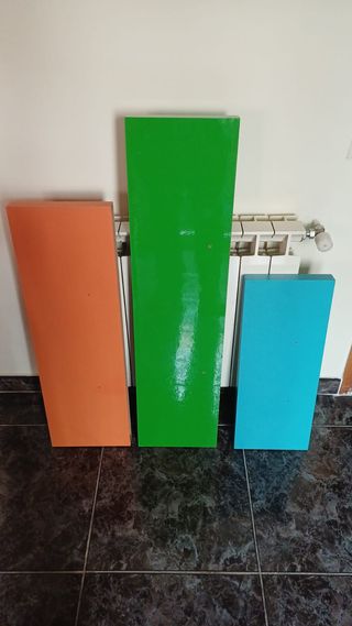 Baldas estanterías de colores