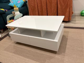 Mesa de salón blanca y marrón