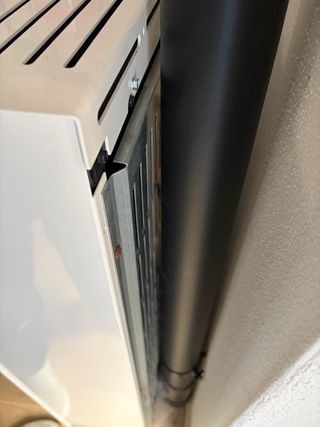 Stufa a pellet bianca e nera