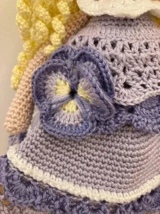 Bambola VIOLET amigurumi uncinetto a mano