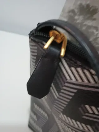 Guess pochete de Hombro Negro y Gris.