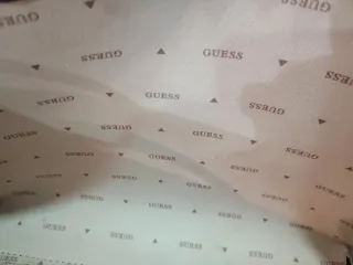 Guess pochete de Hombro Negro y Gris.