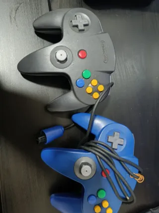 Nintendo 64 con gioco e controller