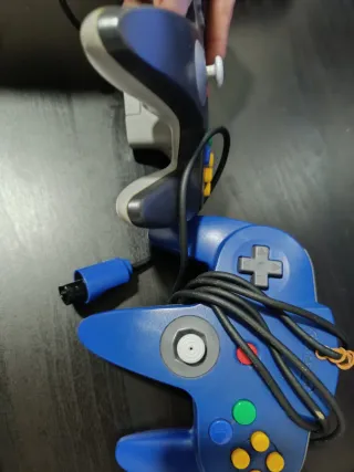 Nintendo 64 con gioco e controller