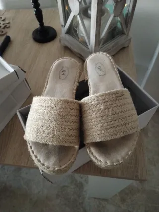 Sandalias planas beige talla 38