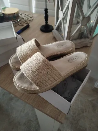 Sandalias planas beige talla 38
