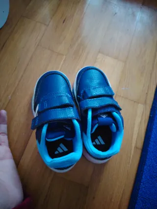 Zapatillas Adidas niño talla 24