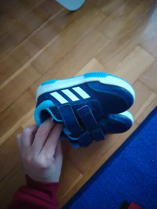 Zapatillas Adidas niño talla 24