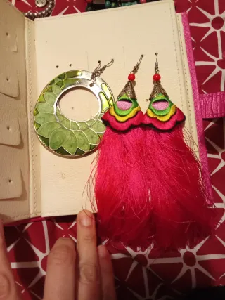 Regalo Estuche con Pendientes, Pulseras y Collar