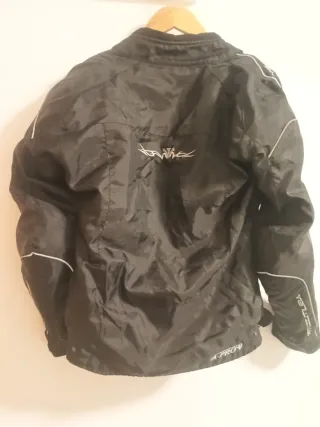 Chaqueta moto protección mujer
