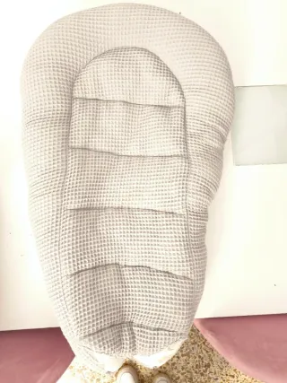 Nido reductor ajustable para bebé