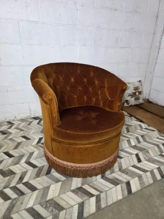 Sillón vintage naranja oscuro bombeado