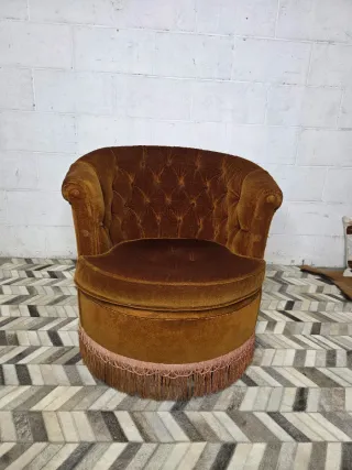 Sillón vintage naranja oscuro bombeado