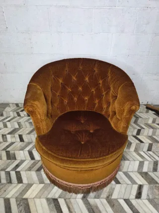 Sillón vintage naranja oscuro bombeado