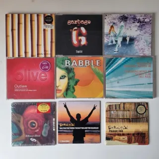 Lote de 54 cd-single. Sueltos a 2 euros la unidad.