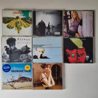 Lote de 54 cd-single. Sueltos a 2 euros la unidad.
