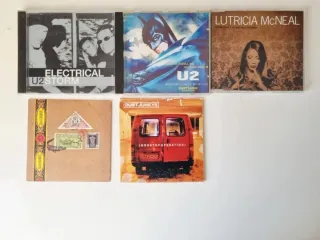 Lote de 54 cd-single. Sueltos a 2 euros la unidad.