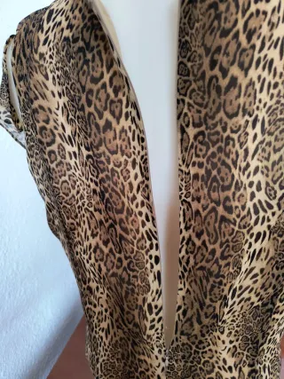 Conjunto blusa y falda estampado leopardo