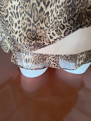 Conjunto blusa y falda estampado leopardo