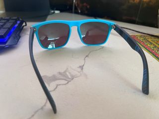 Gafas de sol polarizadas negras y azules