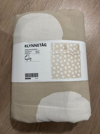 Funda nórdica KLYNNETÅG beige y blanco