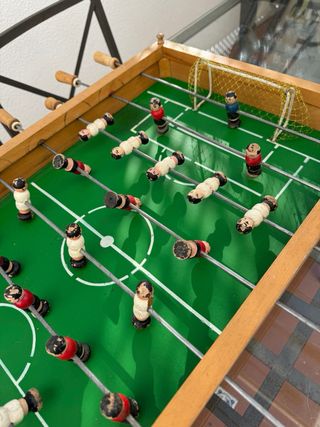 Futbolín de mesa antiguo