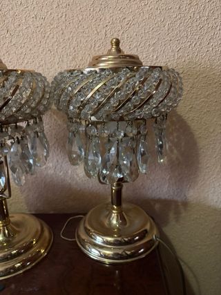 Pareja de lámparas de mesilla doradas