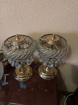 Pareja de lámparas de mesilla doradas