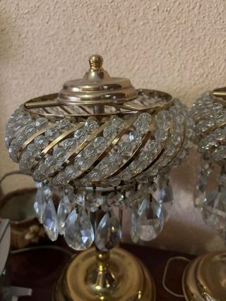 Pareja de lámparas de mesilla doradas