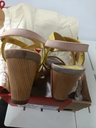 Camper. REBAJAS! cuña de madera verde lima,