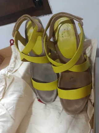 Camper. REBAJAS! cuña de madera verde lima,