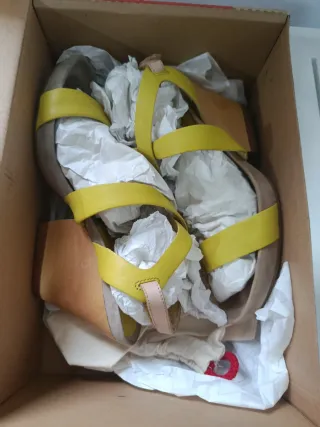 Camper. REBAJAS! cuña de madera verde lima,