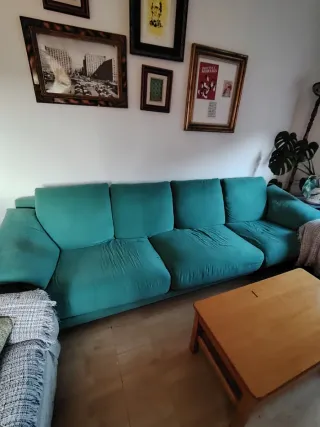 Sofá de tela verde azulado