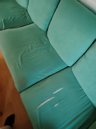 Sofá de tela verde azulado