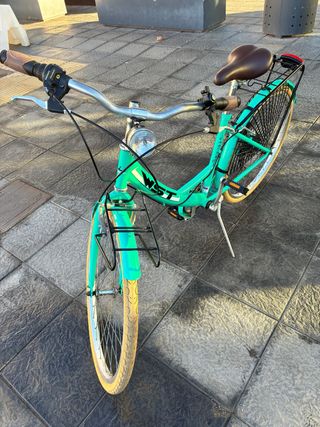 Bicicleta urbana verde agua